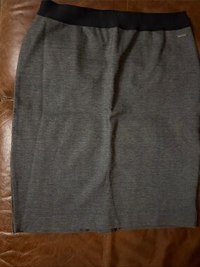 Tahari Gray Pencil Skirt with Black Waistband